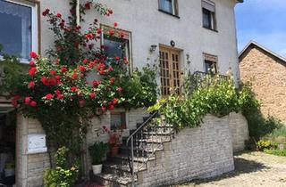 Haus kaufen in 34516 Vöhl, Vöhl - Zweifamilien-Massivhaus zu verkaufen