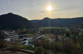 Wohnung kaufen in Eichhaldestraße 75, 72574 Bad Urach, Helle 2-Zimmer-Wohnung mit einzigartigem Panoramablick