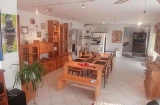 Haus kaufen in 91224 Pommelsbrunn, Renditestarke Investition: Gepflegtes Dreifamilienhaus mit stabilen Mieteinnahmen