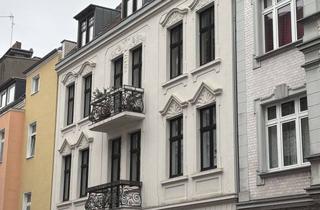 Wohnung kaufen in 50733 Nippes, Charmante Maisonette-Dachgeschoss-Wohnung im denkmalgeschützen Altbau