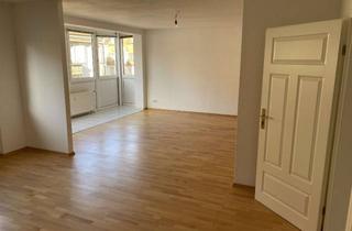 Wohnung mieten in Obere Clignetstraße, 68167 Neckarstadt, Geräumige 3,5 Zimmer Wohnung mit Balkon, Aufzug und Stellplatz