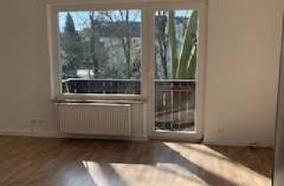 Wohnung mieten in Obere Dammstr. 26, 42653 Gräfrath, Schöne 2-Zimmer-Wohnung mit Balkon zur Trasse