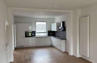 Wohnung mieten in Liselottestraße, 55469 Simmern, Zweitbezug nach Kernsanierung in 2023 - 3-1/2-Zimmer-Altbau-Wohnung mit Balkon und EBK in Simmern