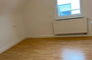 Wohnung mieten in 73733 Esslingen, Helle 3-Zimmer-Dachgeschosswohnung mit eigenem Eingang – komplett saniert – zentral in Esslingen-Met