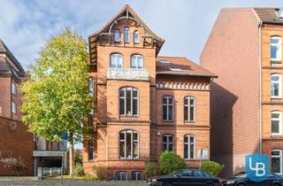 Villa kaufen in 24114 Kiel, Vermietete Jugendstilvilla mit Firmensitz-Potential