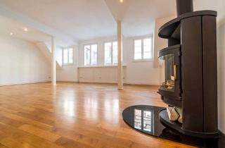 Wohnung kaufen in Steingasse 16a, 69117 Altstadt, Stilvolle 2-Zimmer-Altstadtwohnung mit Balkon – Ruhige Lage im Herzen von Herzen von Heidelberg