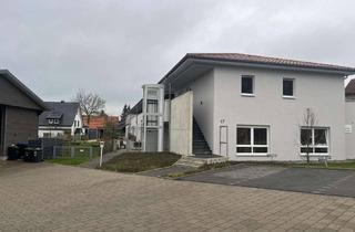 Wohnung mieten in 33829 Borgholzhausen, Helle 2-Zimmer-Wohnung (60 m²) nahe Teutoburger Wald - Aufzug, Balkon, KfW 55