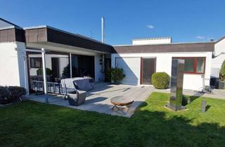 Haus kaufen in 71083 Herrenberg, Exclusiver Bungalow mit schönem Garten