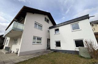 Haus kaufen in 78147 Vöhrenbach, Freistehendes 3-Familien-Haus in herrlicher Aussichtslage