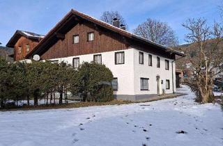 Haus kaufen in Fischerweg, 94249 Bodenmais, geräumiges, renovierungsbedürftiges Wohnhaus in ruhiger Ortslage von Bodenmais