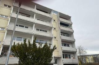 Wohnung mieten in Max-Adrion Straße 32, 17034 Datzeberg, gemütliche 3-Raum Wohnung mit Top-Ausblick im 4.OG mit Balkon und Badewanne NEU