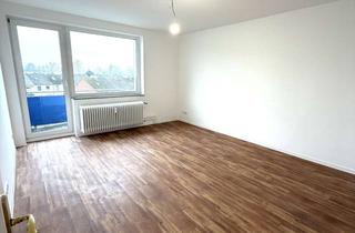 Wohnung mieten in Eutiner Str. 11, 23554 St. Lorenz Nord, Frisch renovierte, 3 Z-Whg. mit Balkon in Lübeck-St. Lorenz Nord