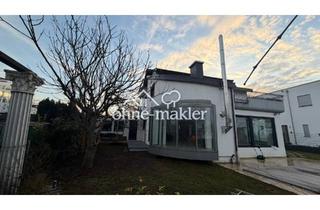 Haus kaufen in 76227 Karlsruhe, Wohnen am Geigersberg - Rarität mit Pool, Garten & spektakulärer Aussicht