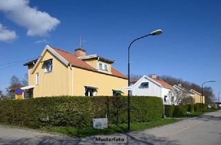 Haus kaufen in 96120 Bischberg, 2-Familienhaus, nebst Garage und Maschinenhalle