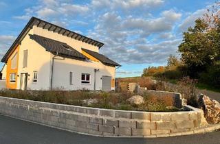 Einfamilienhaus kaufen in 35647 Waldsolms, Waldsolms - Massives Einfamilienhaus in Feldrandlage