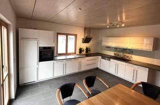 Wohnung kaufen in Buchbichl 38, 83737 Irschenberg, Gemütliche 2,5-Zimmer-EG-Wohnung mit Garten in Irschenberg - OT Buchbichl