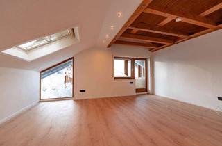 Wohnung kaufen in 87477 Sulzberg, CHARMANT. MODERN. PROVISIONSFREI. Stilvolle Dachgeschosswohnung mit Westbalkon + Garage in Sulzberg