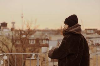 Wohnung kaufen in Driesener Strasse, 10439 Prenzlauer Berg, Licht, Raum, Ruhe: Fein proportionierte Dachwohnung über den Dächern von Berlin