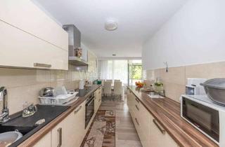 Wohnung kaufen in 51429 Bergisch Gladbach, Schicke 4-Zimmer-Balkonwohnung im 1. OG mit Stellplatz / Aufzug im Haus