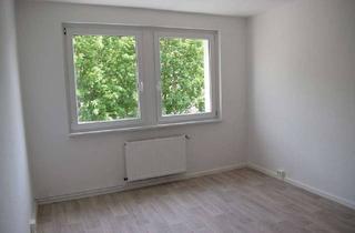 Wohnung mieten in Gartenstraße 11, 99326 Stadtilm, Modernes Zuhause im Grünen: Renovierte Erdgeschosswohnung mit Fensterbad und Badewanne