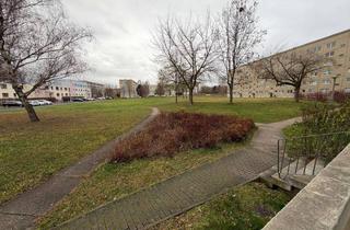 Wohnung mieten in Friesenweg 100, 08529 Chrieschwitz, Achtung 1 Monat Miete sparen ** WG geeignet ! 3 Zimmer mit Balkon und Aufzug