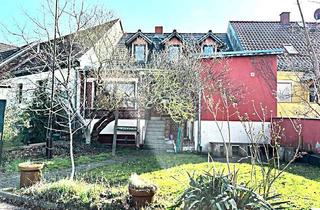 Haus kaufen in Wallstraße 14, 15890 Eisenhüttenstadt, Historisches, ehemaliges Vereinshaus in Reihenbebauung mit 2 Zugängen und kleinem Vorgarten