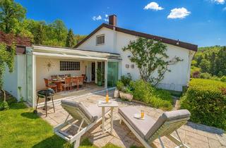 Haus kaufen in 73066 Uhingen, Wohnen auf höchstem Niveau: Traumhaus mit Hallenbad, Sauna & ELW