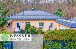 Haus kaufen in 14612 Falkensee, Direkt am Wald! Idyllischer Bungalow mit Einliegerwohnung, Garage & Sauna