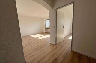 Wohnung mieten in Otto-Hahn-Straße, 50126 Bergheim, Erstbezug nach Sanierung: 2-Zi-Wohnung mit Balkon im 4. OG in Bergheim