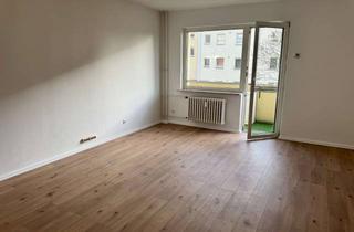 Wohnung mieten in Brunsbütteler Damm 358 B, 13581 Staaken, Frisch renovierte 2,5-Zimmer-Wohnung mit Süd-Balkon in Berlin-Spandau