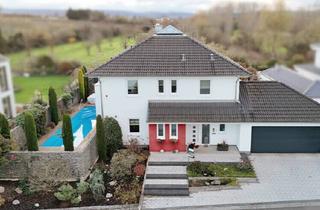 Einfamilienhaus kaufen in 67229 Großkarlbach, Exklusives Traumhaus mit Pool und luxuriöser Ausstattung in ruhiger Feldrandlage