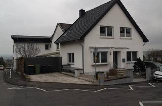 Wohnung kaufen in 53639 Königswinter, Königswinter - Wunderschön modernisierte 3-Zimmer-Wohnung mit Terrasse & 2 Stell