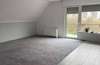 Wohnung kaufen in 59755 Arnsberg, Charmante 2-Zimmer-Dachgeschosswohnung mit Balkon und Stellplatz in ruhiger Lage von Arnsberg-Neheim