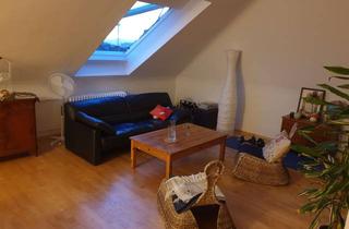 Wohnung mieten in Eckenheimer Landstraße 21, 60318 Nordend-West, Zentrale 2-Zimmer-Dachgeschosswohnung mit Einbauküche!