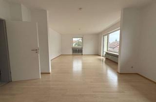 Wohnung mieten in 90530 Wendelstein, Großschwarzenlohe ~ Sonnenverwöhnte 3-Zi-Whg mit großen Balkon ~ EBK ~ Garage