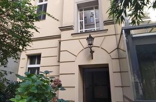 Wohnung kaufen in Savignyplatz, 10623 Charlottenburg, Helle sehr ruhige 2-Zimmer Altbau-Wohnung mit Aufzug in Charlottenburg / Savigny Platz