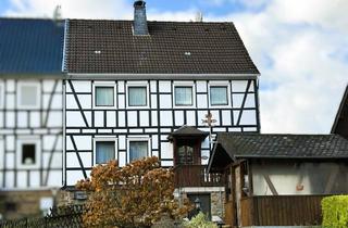 Einfamilienhaus kaufen in 51789 Lindlar, Einfamilienhaus mit Nebengebäuden auf großem Grundstück in Lindlar-Linde