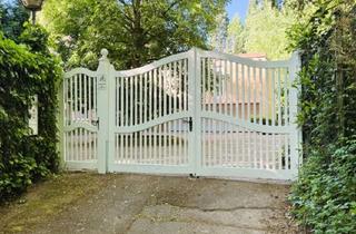 Einfamilienhaus kaufen in 66132 Saarbrücken, Einfamilienhaus mit Penthouse, Einliegerwohnung, Pool und großem Grundstück