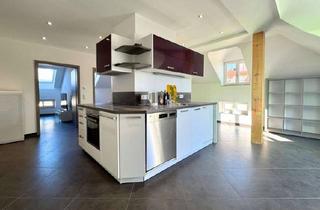 Wohnung kaufen in 87435 Kempten, Über den Dächern von Kempten: Hochwertig sanierte Stadtwohnung mit Balkon