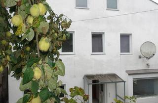 Haus kaufen in 84428 Buchbach, Zweifamilienhaus mit Potenzial in idyllischer Hanglage von Buchbach