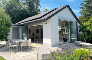 Haus kaufen in 85774 Unterföhring, Ihr Rückzugsort mit Wow-Effekt am Feringasee - Wer hier zuschlägt, fischt sich das große Los – mitten im Grünen!