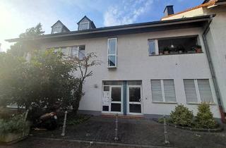 Wohnung kaufen in 63454 Hanau, Sehr gepflegte, charmante 2-Zi ETW in Hanau in direkter Nähe zum Schloss Philippsruhe und Main mit Carport