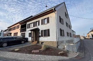 Haus kaufen in 54472 Monzelfeld, Monzelfeld - Wohnhaus mit Garten im Ortskern von Monzelfeld