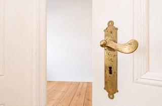 Wohnung kaufen in 10997 Berlin, Berlin - Vermietete Altbauwohnung in ikonischer Kiezlage - zum Kauf