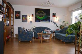 Wohnung kaufen in 51503 Rösrath, Rösrath - Geräumige 4-Zimmer-Wohnung in ruhiger Lage mit großem Gemeinschaftsgarten