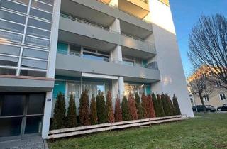 Wohnung kaufen in 86150 Augsburg, Augsburg - Renovierte 3 Zimmer Wohnung in Stadtmitte Augsburg Nähe HBFKÖ