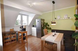 Wohnung mieten in Florastr. 51, 47799 Cracau, Wie gemacht für das erste Nest – helle 3-Zimmer Dachgeschoss-Wohnung in schönem Altbau