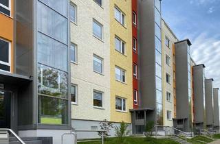 Wohnung mieten in Karl-Wetzel-Straße 76, 07549 Lusan, Sanierte 3-Raum-Wohnung mit bodengleicher Dusche, Badewanne und Balkon