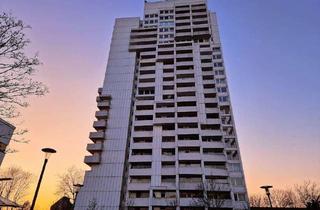 Wohnung mieten in Kurt-Schumacher-Platz, 24109 Mettenhof, Geräumig mit Ausblick vom Balkon - 1-Zimmer-Wohnung im "Weißen Riesen" - Mettenhof