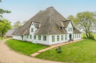 Haus kaufen in 25832 Tönning, Luxuriös saniertes Anwesen unter Denkmalschutz in Alleinlage vor den Toren Sankt Peter-Ordings